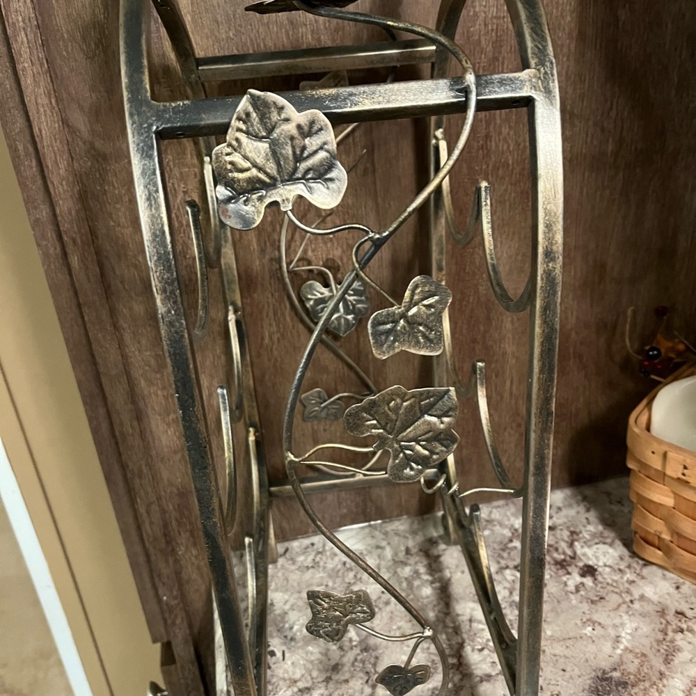 Metal wine rack